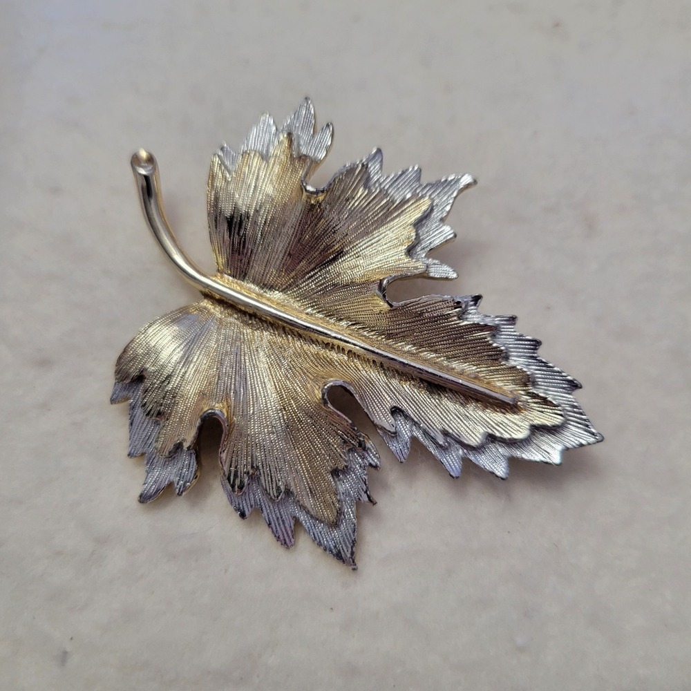 Vintage SARAH COVENTRY Signed Silver Gold Two Tone Leaf Brooch Pin 2.75" B